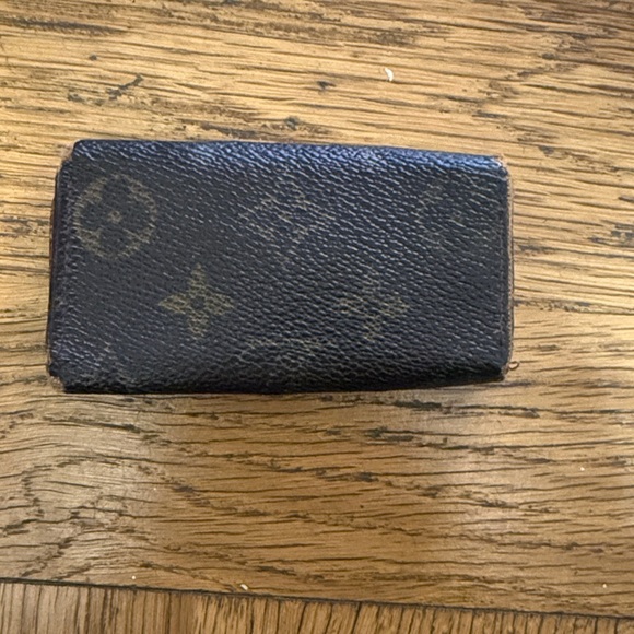 Louis Vuitton Monogram 4 Key Holder - Picture 7 of 7